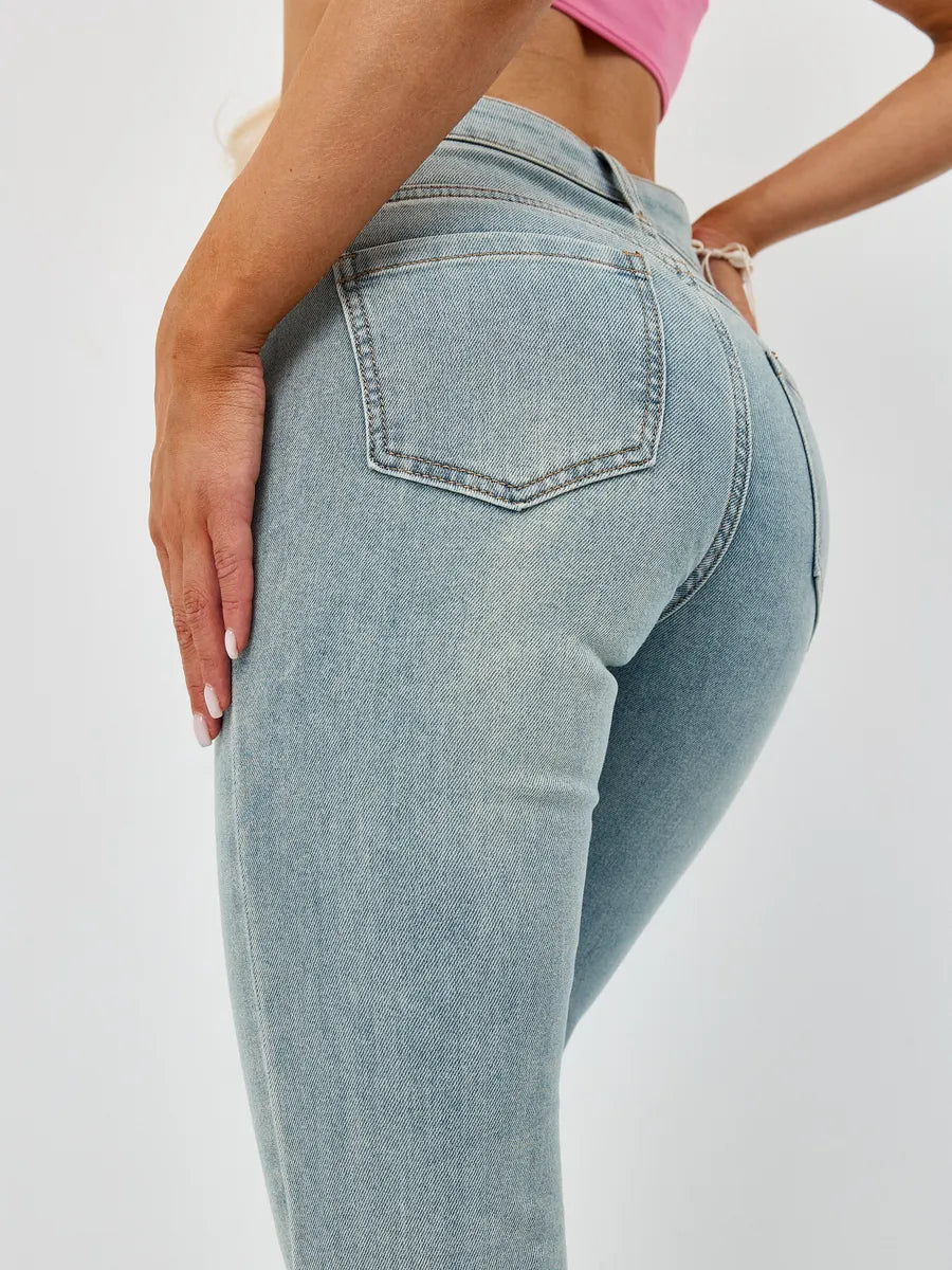 Women’s straight-leg jeans