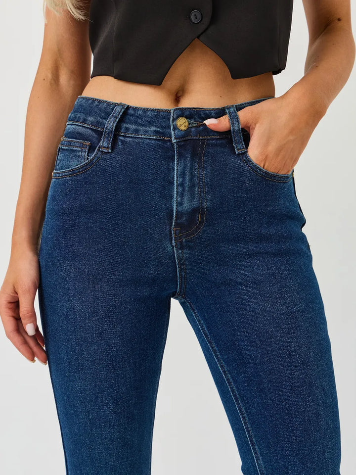 Women’s straight-leg jeans
