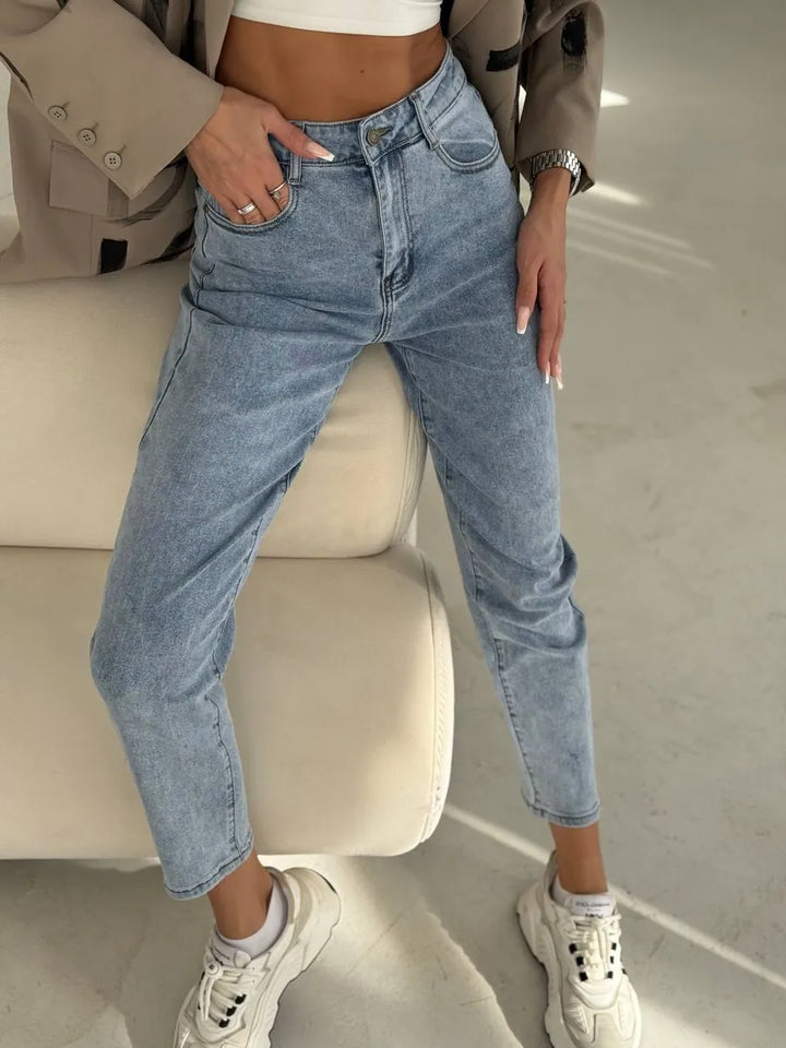 High-waisted jeans